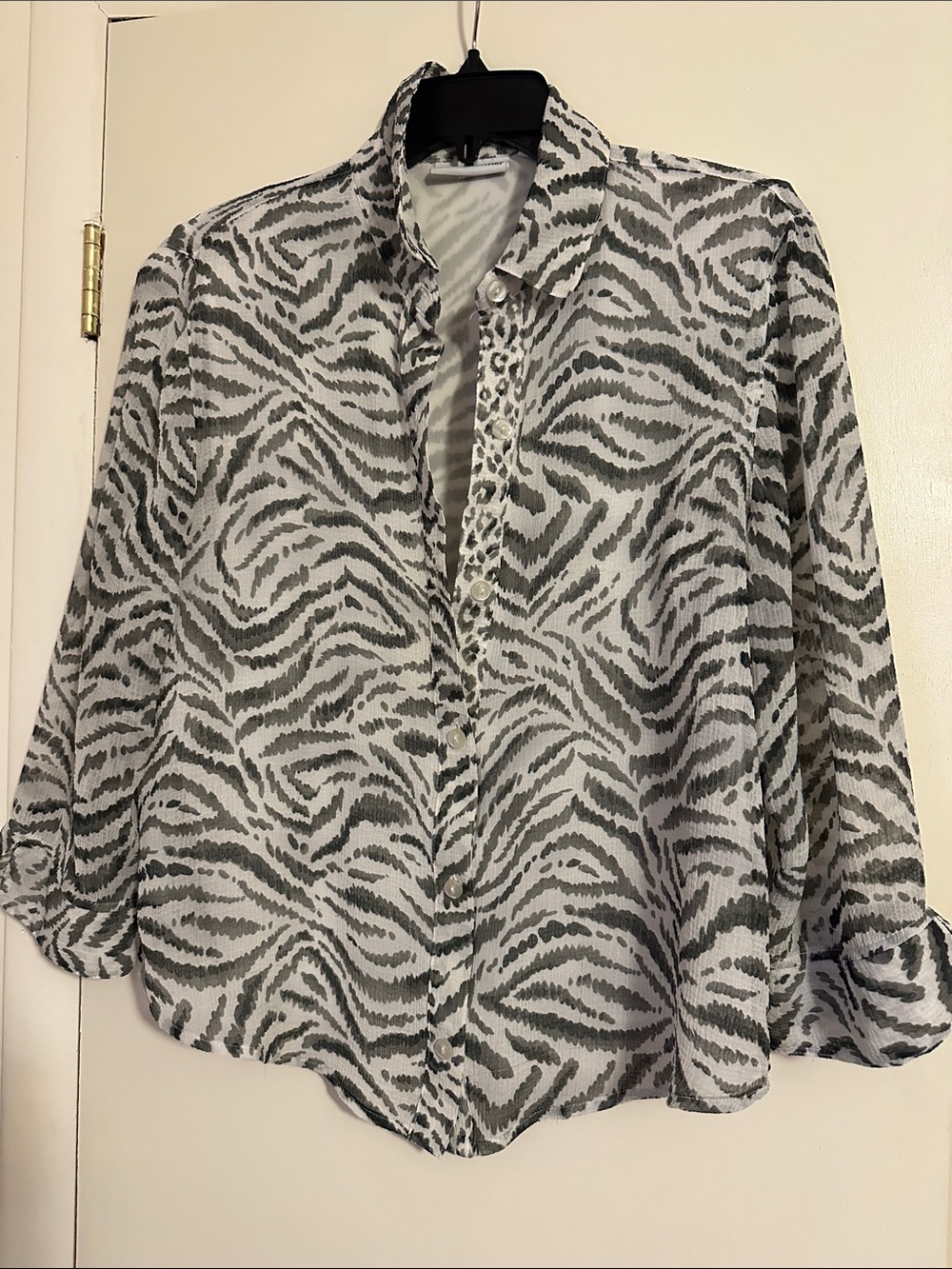 Alfred Dunner White & Gray Zebra Print Button-Front Blouse